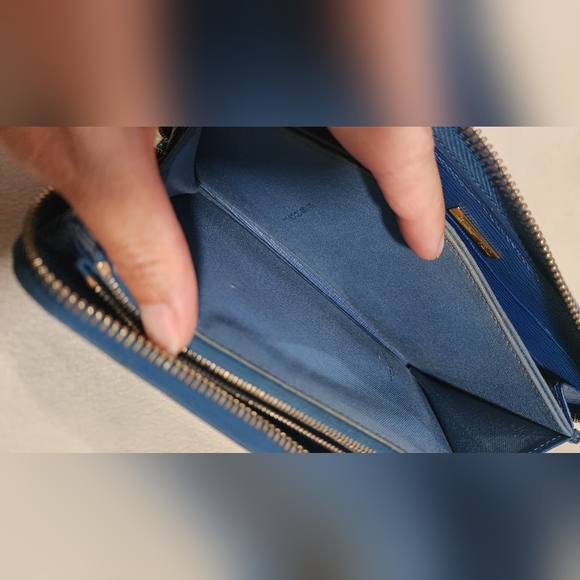 Fendi Selleria long zip. Slight fading int cloth pockets. Liggt coin residue - Picture 15 of 16